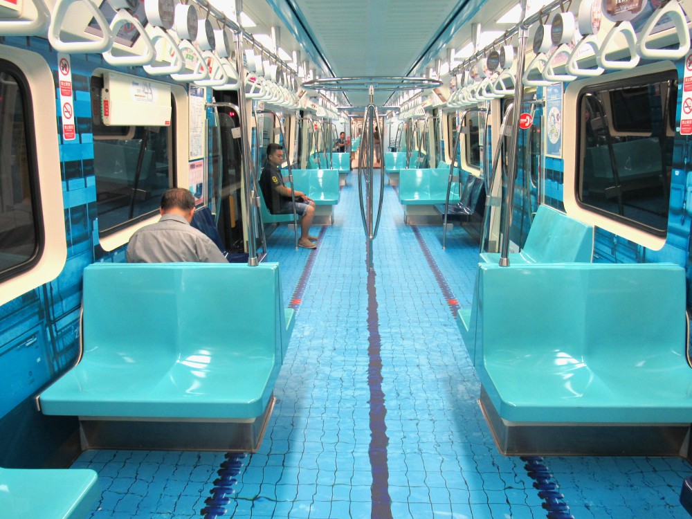 世大運 彩繪車廂 泳池